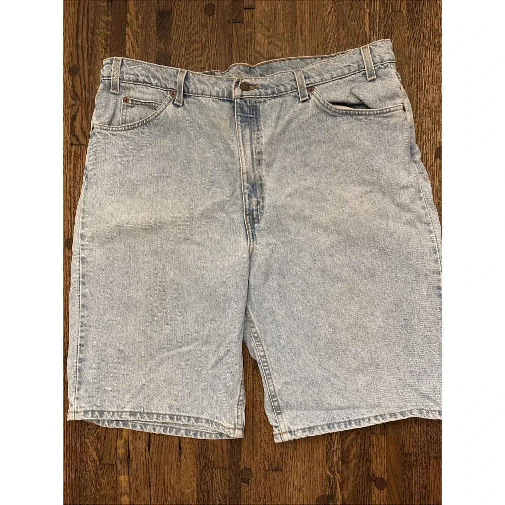 Vintage Levi's Men's 90's Denim Shorts Size 42 Light Wash 1995 550 Relaxed Fit